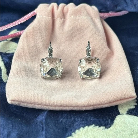 Kate Spade Silver Tone Square Cushion-Cut Crystal Drop Earrings Lever-back Close - Picture 12 of 12